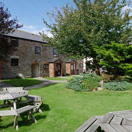 Kennacott Court Holiday Cottages Бюд Екстериор снимка