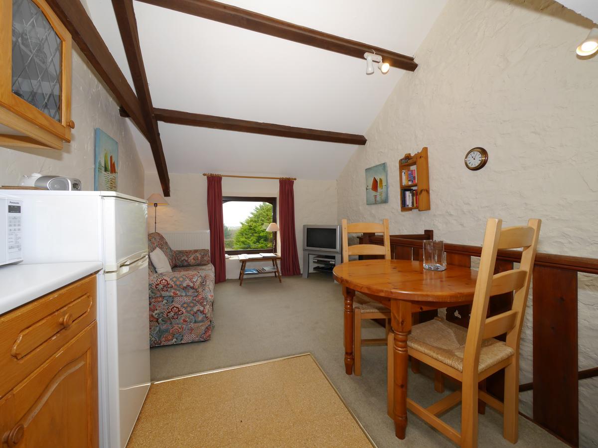 Kennacott Court Holiday Cottages Бюд Екстериор снимка