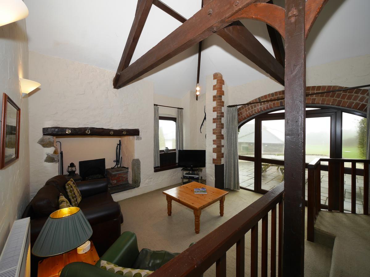 Kennacott Court Holiday Cottages Бюд Екстериор снимка