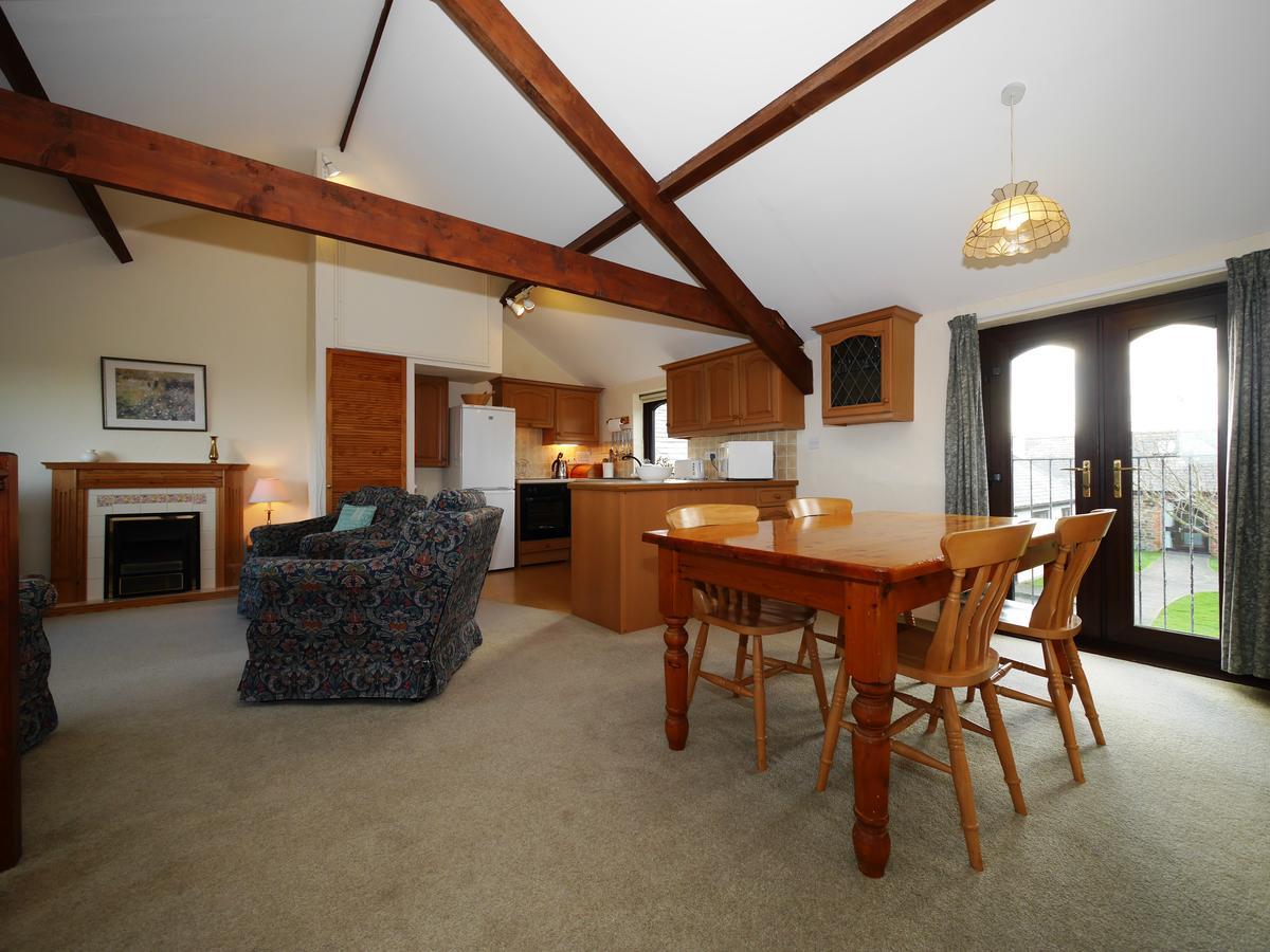 Kennacott Court Holiday Cottages Бюд Екстериор снимка