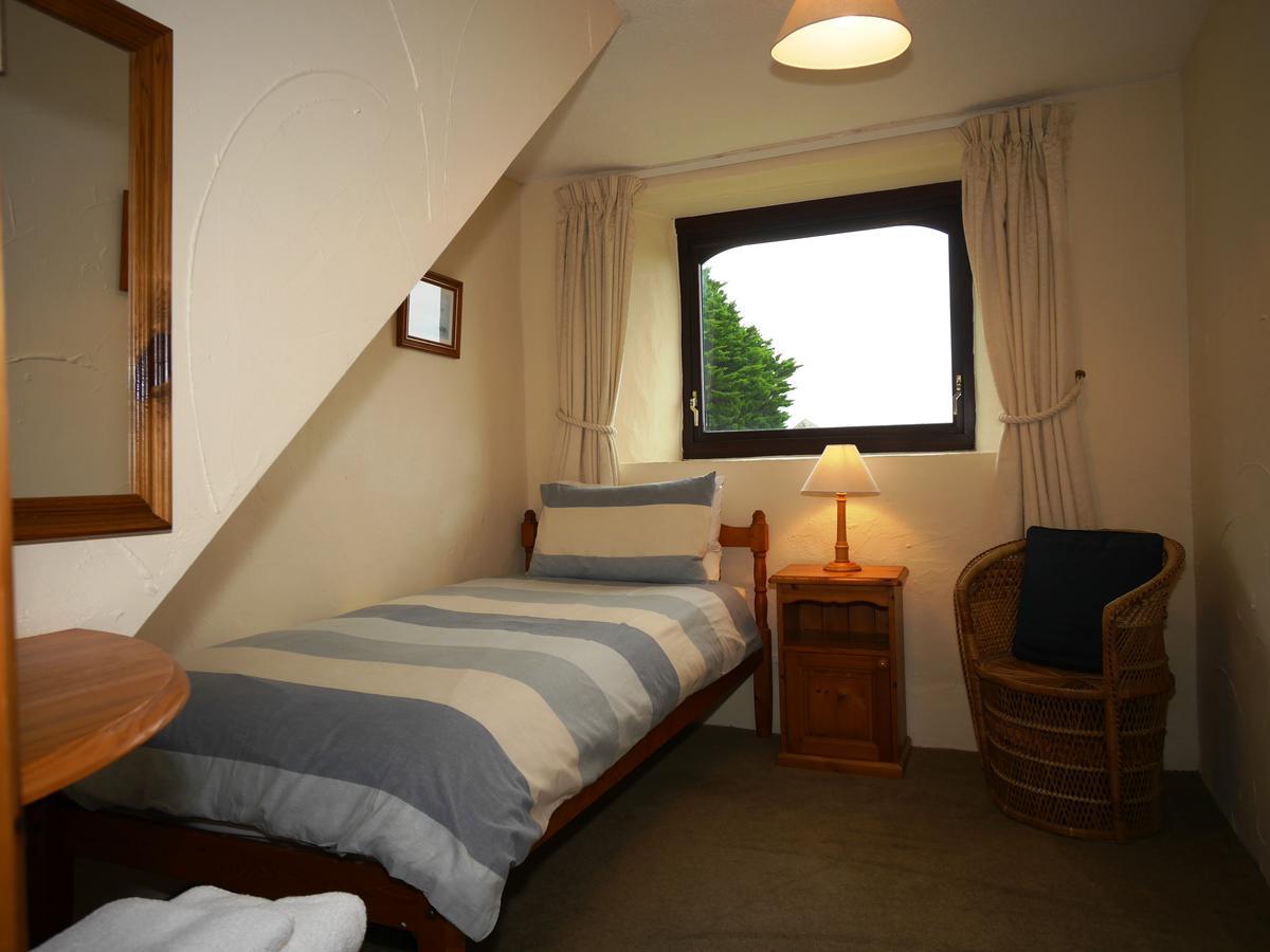 Kennacott Court Holiday Cottages Бюд Екстериор снимка