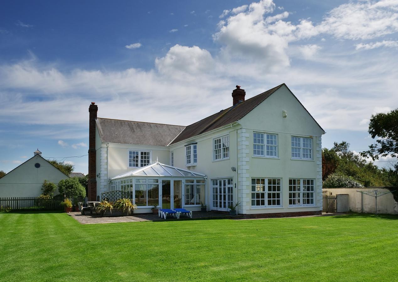 Kennacott Court Holiday Cottages Бюд Екстериор снимка